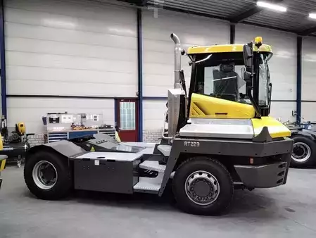 Terminálový traktor 2025  Terberg RT223 (3)