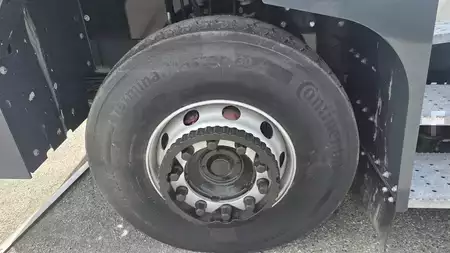 Terminál traktor 2025  MOL YM225 (14)