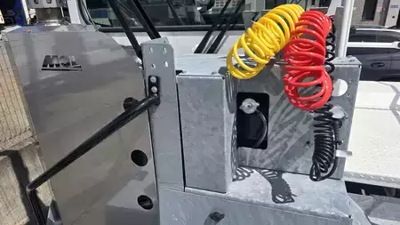 Terminál traktor 2025  MOL YM225 (17)