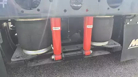 Terminál traktor 2025  MOL YM225 (18)