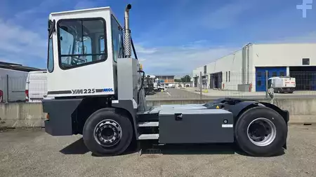 Terminál traktor 2025  MOL YM225 (3)