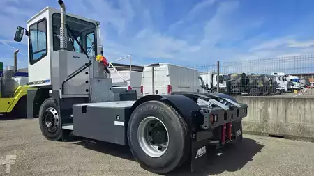 Terminál traktor 2025  MOL YM225 (4)