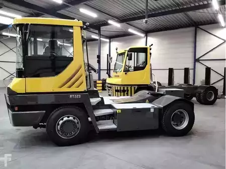 Terminálový traktor 2025  Terberg RT223 (1)