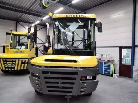 Terminálový traktor 2025  Terberg RT223 (2)