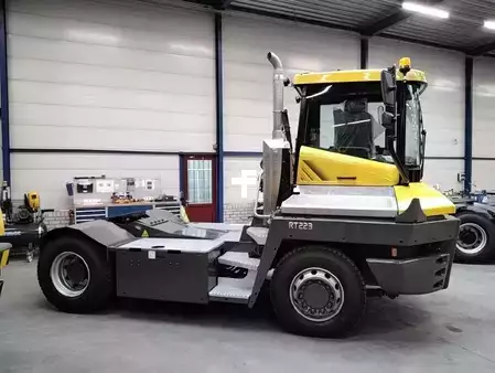 Terminálový traktor 2025  Terberg RT223 (3)