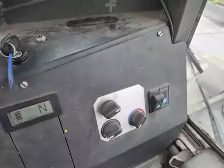 Terminálový traktor 2005  Terberg RT382 (24)