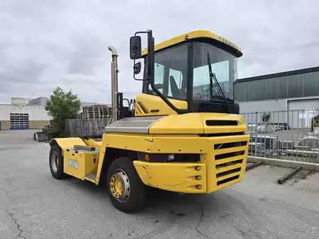 Terminálový traktor 2017  Terberg TT223 (1)