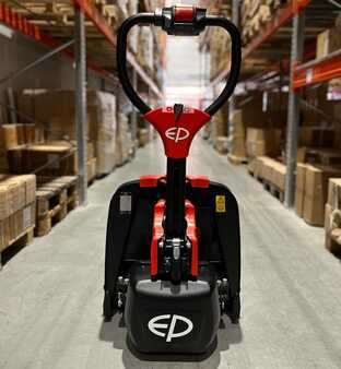 Porta-paletes elétrico 2025 EP Equipment F4 1,5t mit Lithium-Akku (3)