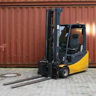 Carrelli elettrici 3 ruote 2024  Pallit Jungheinrich EFG220 (1)