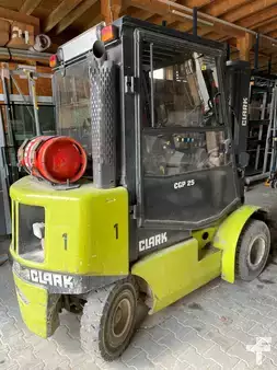 Carrelli elevatori GPL 1998  Clark CGP 25 (4)