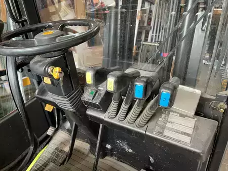 Carrelli elevatori GPL 1998  Clark CGP 25 (5)