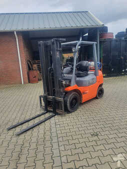 Propane Forklifts 2006  Toyota  (1)