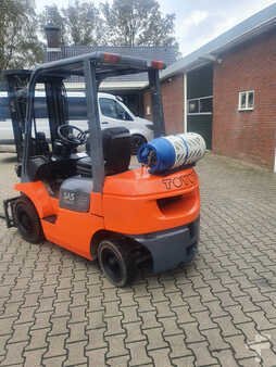 Propane Forklifts 2006  Toyota  (2)