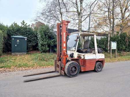 Chariot élévateur gaz 1992  Nissan BF03A35 LPG vorkheftruck 4 ton heftruck 4t (3)