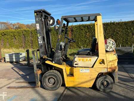 LPG VZV 1986  TCM FG15N17T 1.5 ton LPG heftruck triple mast (1)