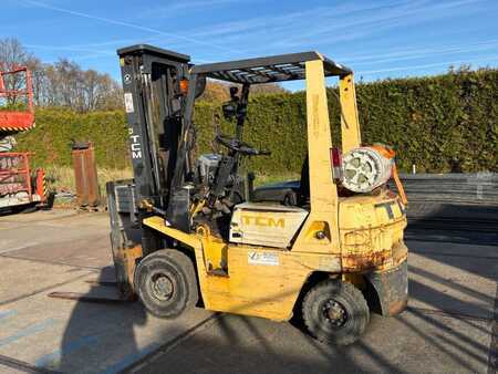 LPG VZV 1986  TCM FG15N17T 1.5 ton LPG heftruck triple mast (3)