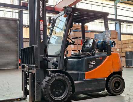 Treibgasstapler 2010  Doosan G20 (1)