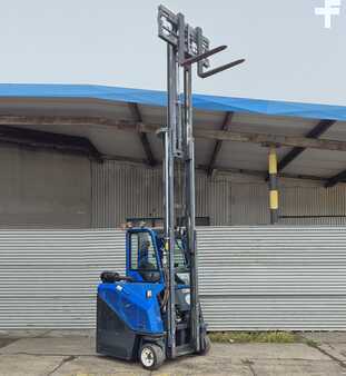 Four-way trucks 2017  Combilift CB3000 (5)