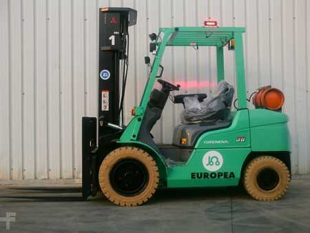 Gázüzemű targoncák 2017  Mitsubishi FG30NTD (1)