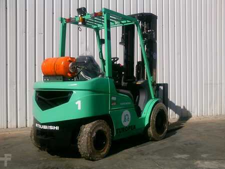 Gázüzemű targoncák 2017  Mitsubishi FG30NTD (3)