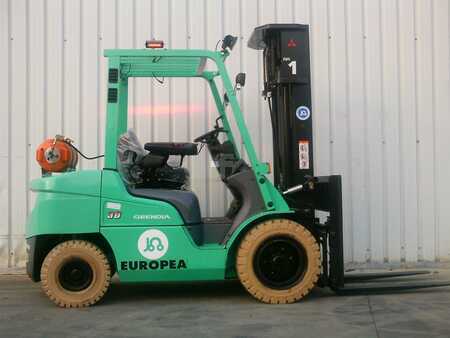 Gázüzemű targoncák 2017  Mitsubishi FG30NTD (4)