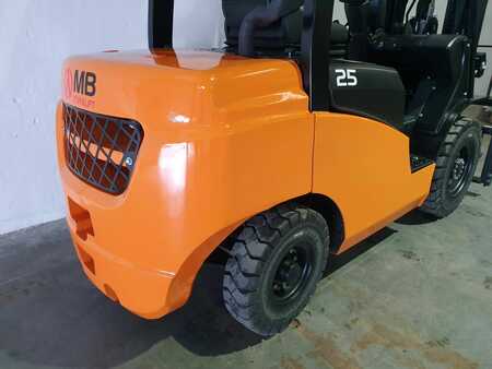 MB FORKLIFT CPCD25T8 S4S