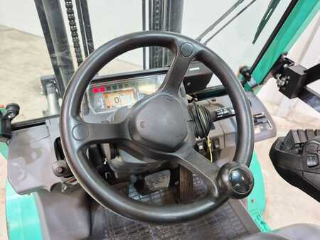 Dieselový VZV 2018  Mitsubishi FD30NT (15)