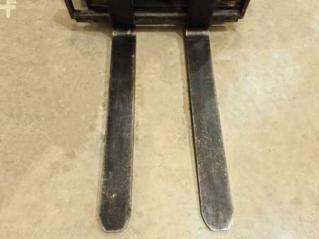 Dieselový VZV 2018  Mitsubishi FD30NT (6)