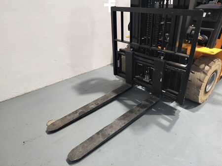 Elektro čtyřkolový VZV 2021  MB Forklift CPD25 AC4 (2)