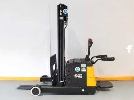 Wózki z platformą operatora 2020  MB Forklift CQE15R (1)