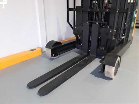 Wózki z platformą operatora 2020  MB Forklift CQE15R (2)