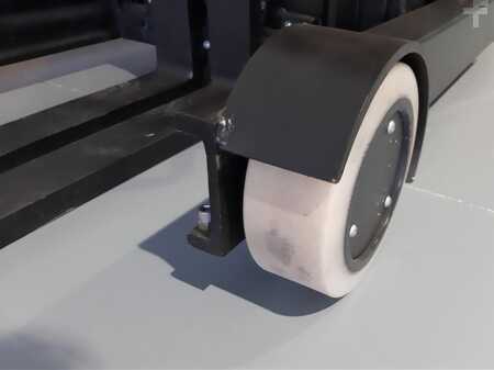 Wózki z platformą operatora 2020  MB Forklift CQE15R (3)