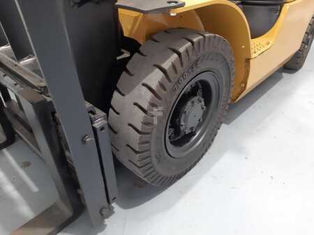 Diesel heftrucks 2014  CAT Lift Trucks DP25NT (3)