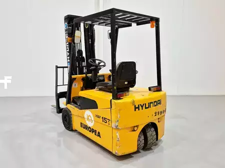 Eléctrica de 3 ruedas - Hyundai HBF15T (2)