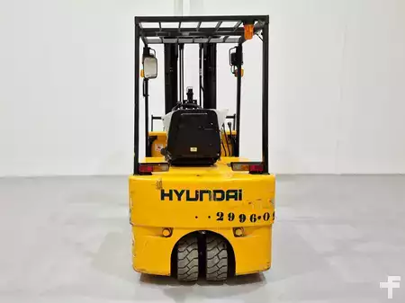 Eléctrica de 3 ruedas - Hyundai HBF15T (3)