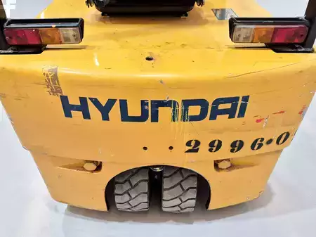 Eléctrica de 3 ruedas - Hyundai HBF15T (9)