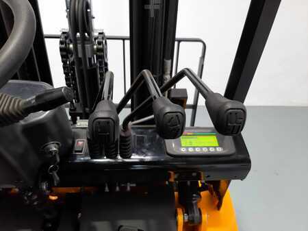 Elektro čtyřkolový VZV 2022  MB Forklift EFL302 Litio (21)