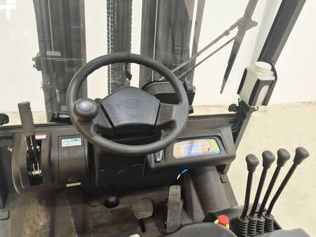 Chariots électriques à 4 roues 2024  BYD SEF25B (7)