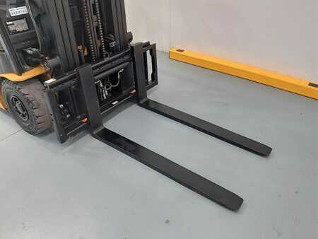 Carrelli elettrici 3 ruote 2017  CAT Lift Trucks EP18CPNT (10)