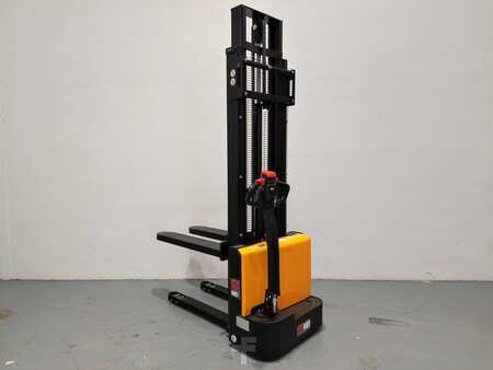 Stapelaars 2024  MB Forklift ESL122 2S330 (9)