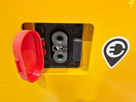 Elektro čtyřkolový VZV 2025  MB Forklift EFL253 (18)