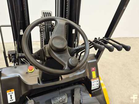 Eléctrica de 4 ruedas 2025  MB Forklift EFL253 (10)