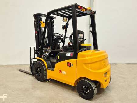 Eléctrica de 4 ruedas 2025  MB Forklift EFL253 (2)