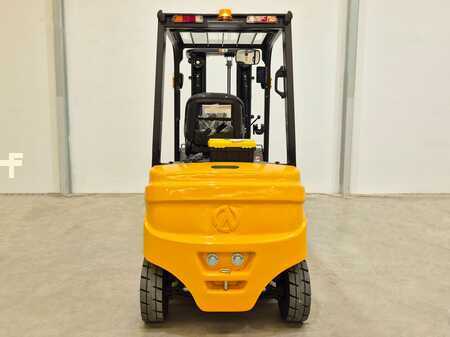 Eléctrica de 4 ruedas 2025  MB Forklift EFL253 (3)