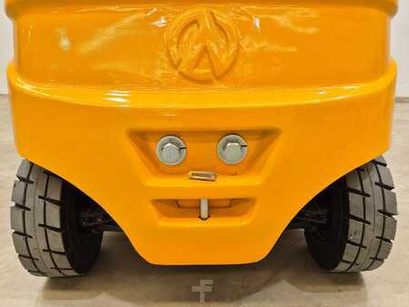 Eléctrica de 4 ruedas 2025  MB Forklift EFL253 (8)
