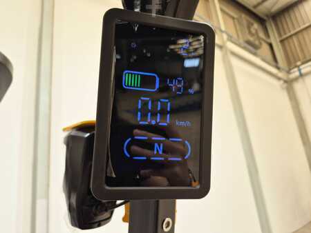 Eléctrica de 4 ruedas 2025  MB Forklift EFL253 (11)