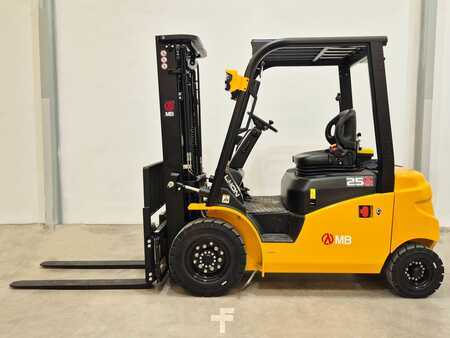 Eléctrica de 4 ruedas 2025  MB Forklift EFL253 (1)