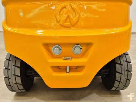 Eléctrica de 4 ruedas 2025  MB Forklift EFL253 (8)