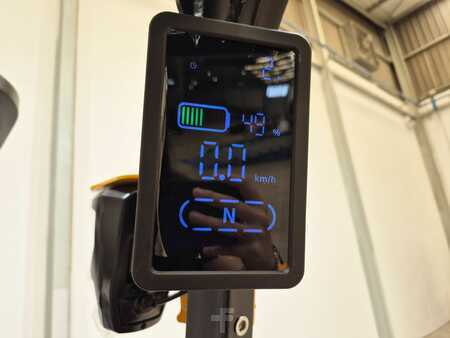 Eléctrica de 4 ruedas 2025  MB Forklift EFL253 (11)