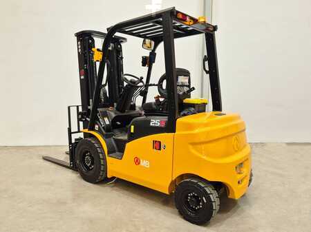 Eléctrica de 4 ruedas 2025  MB Forklift EFL253 (2)